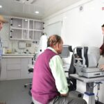 ATENCIÓN DE ADULTOS MAYORES EN UNIDAD OFTALMOLÓGICA MÓVIL
